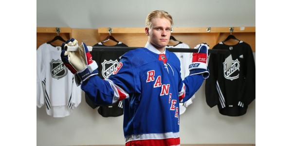 Kakko tecknar kontrakt med Rangers